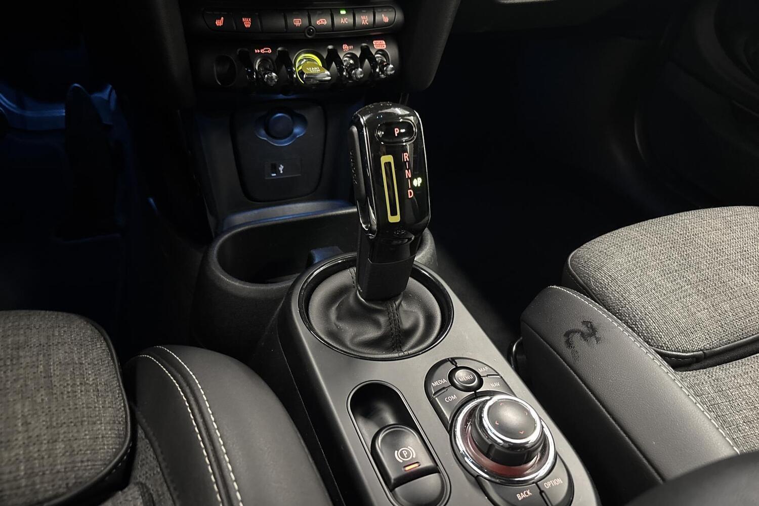 Mini Hatchback vaihtoauto