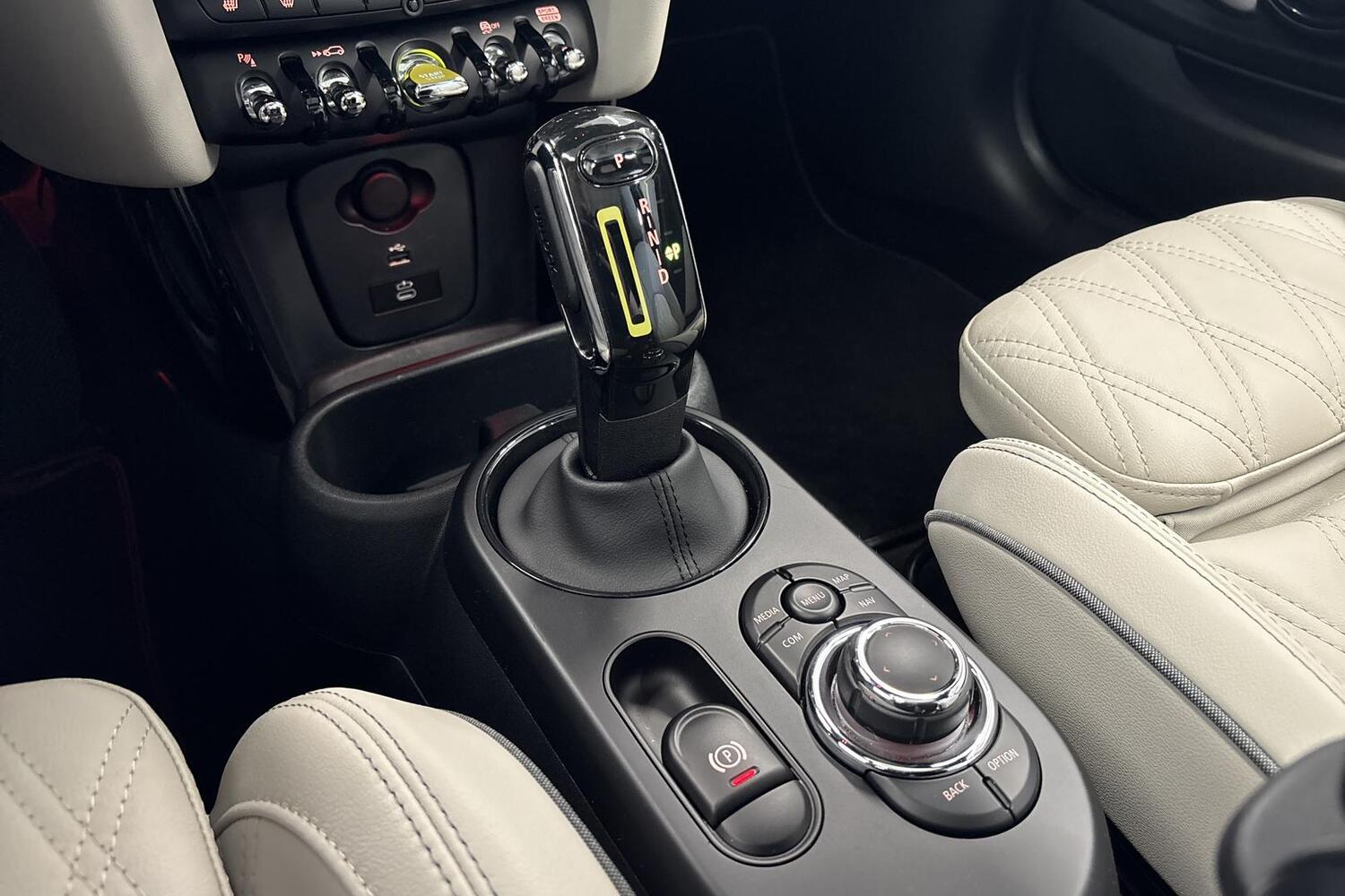 Mini Hatchback vaihtoauto