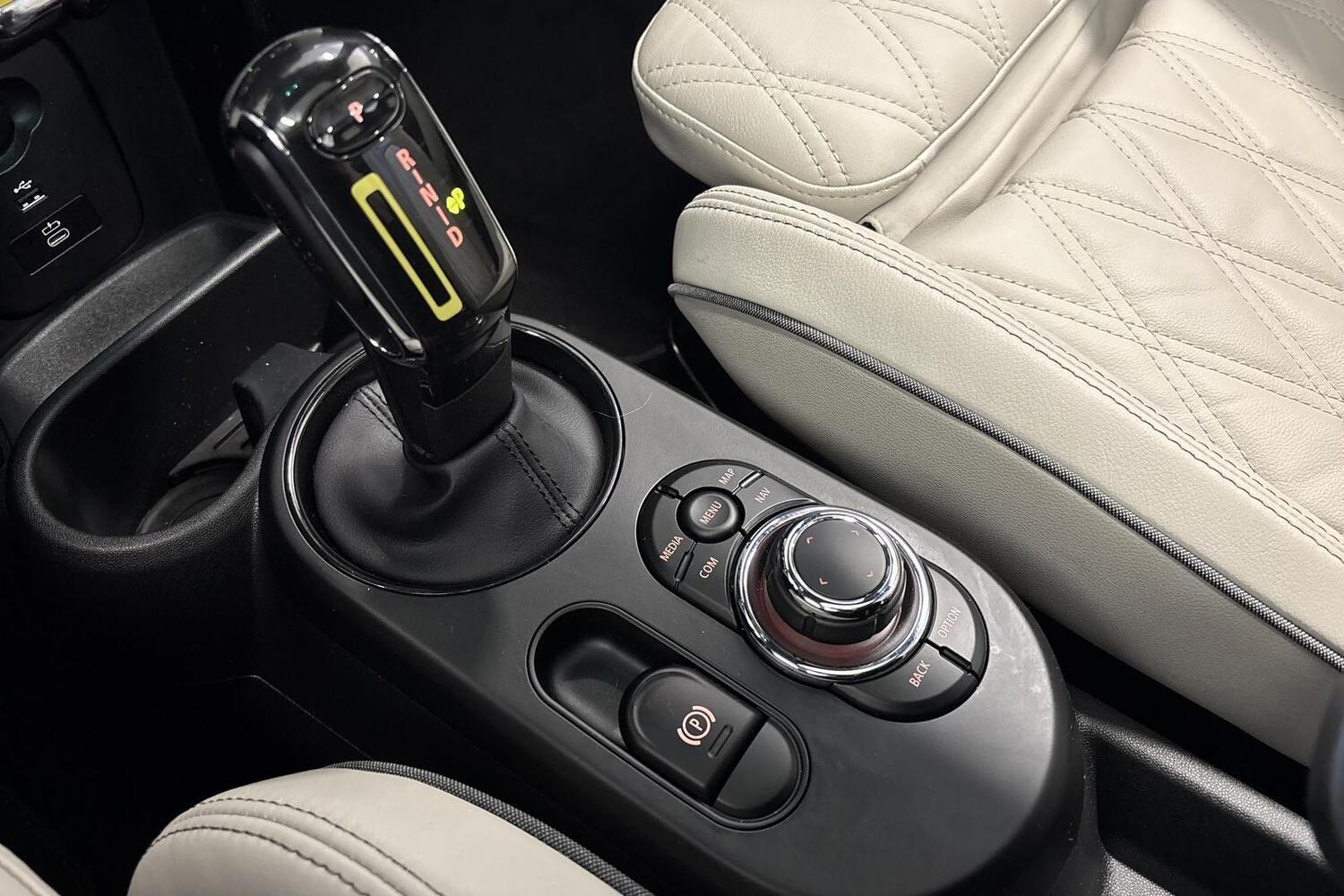 Mini Hatchback vaihtoauto