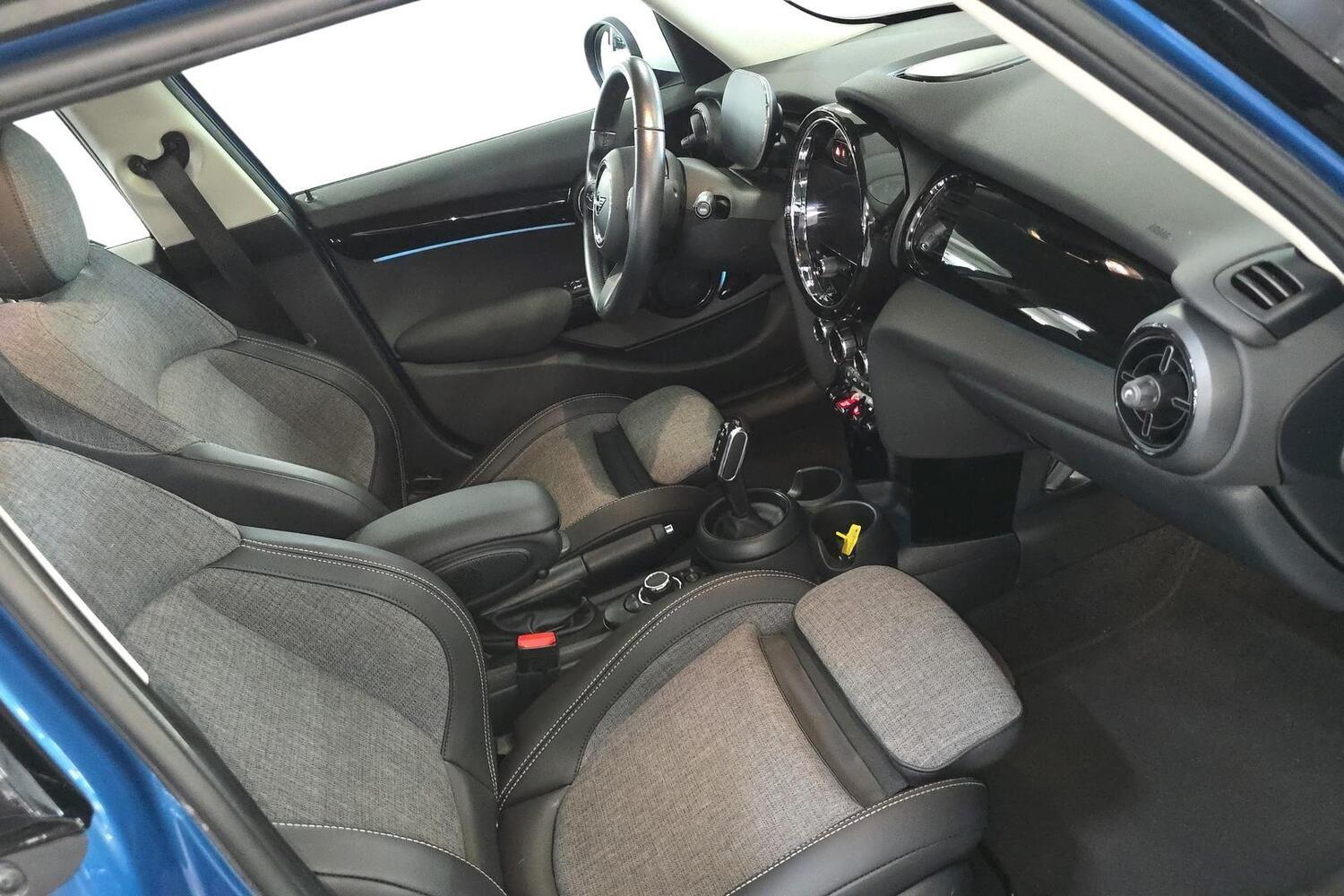 Mini Hatchback vaihtoauto
