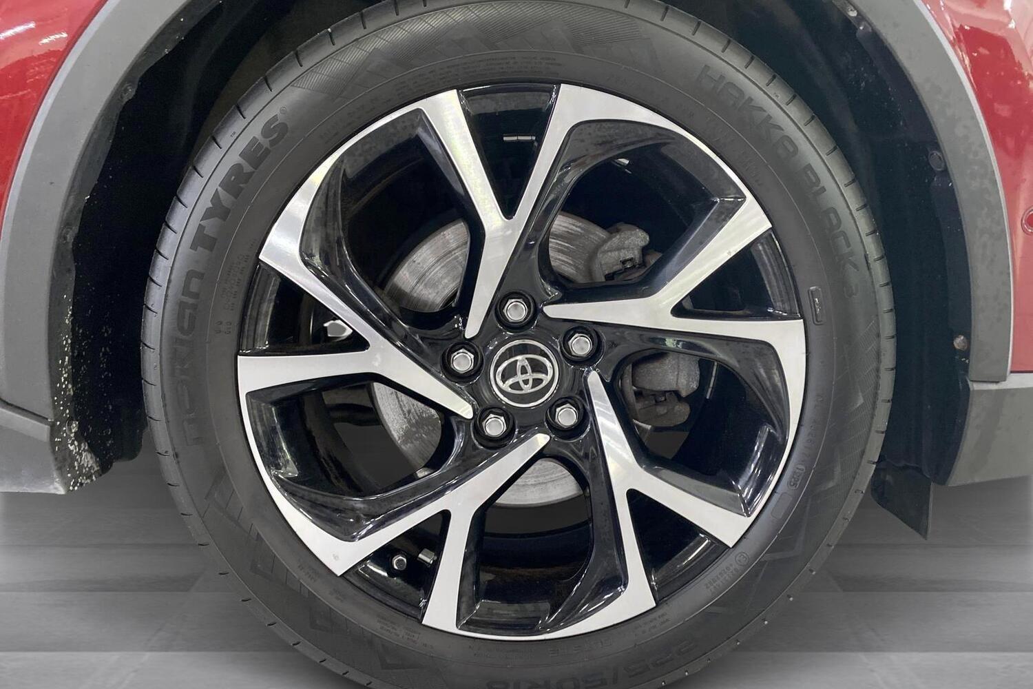 Toyota C-HR vaihtoauto