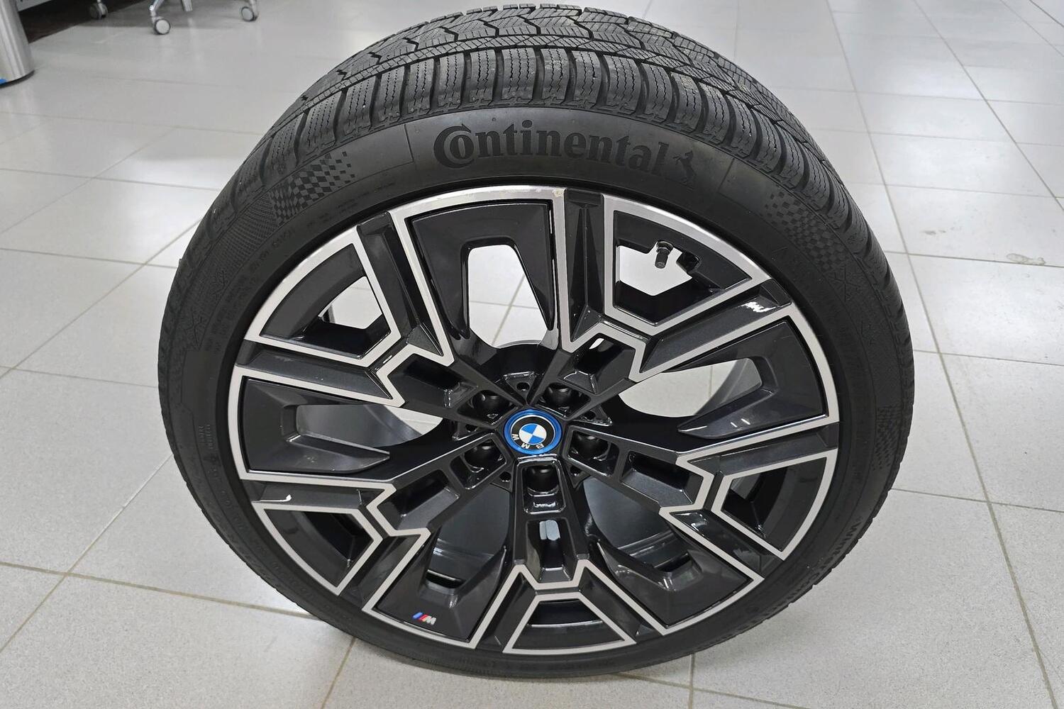 BMW i5 M60 vaihtoauto