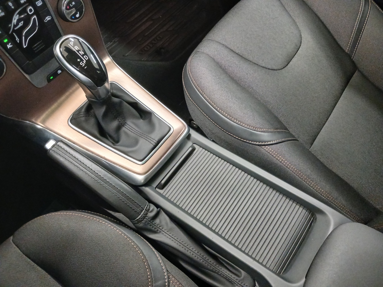 Volvo V40 Cross Country vaihtoauto