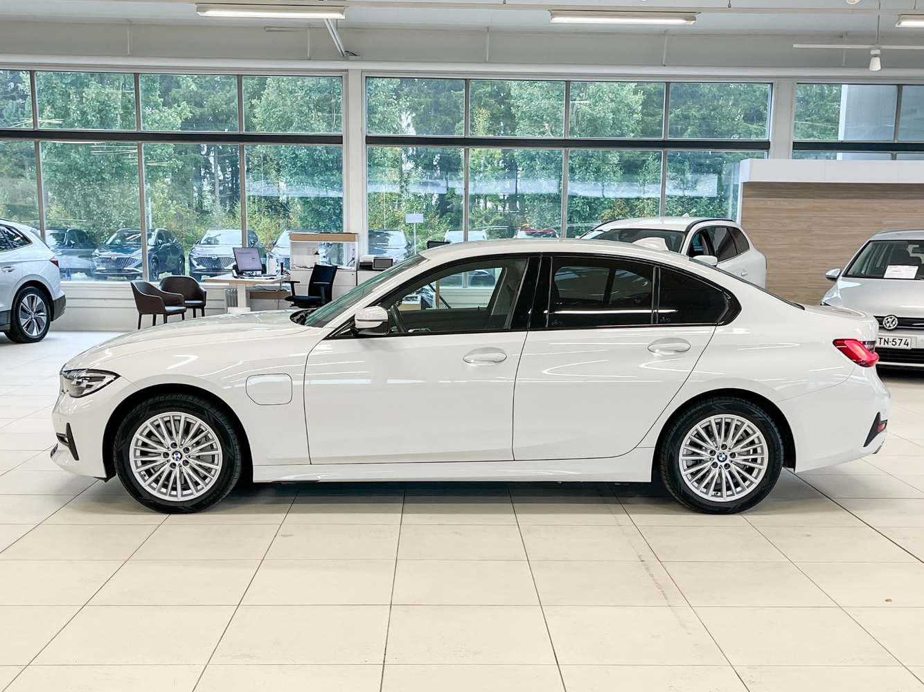 BMW 330 vaihtoauto