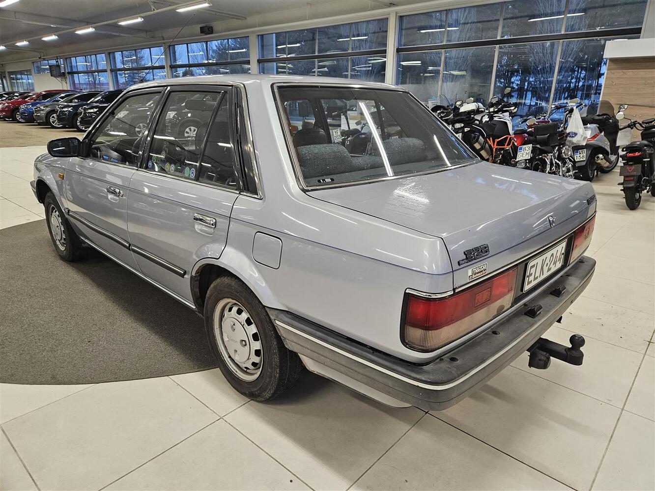 Mazda 323 vaihtoauto