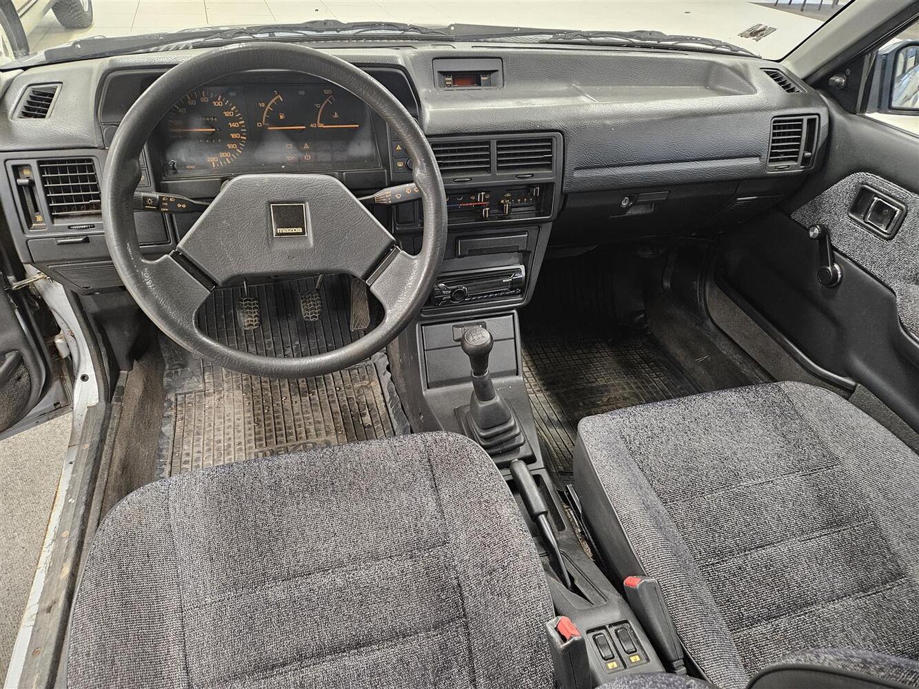 Mazda 323 vaihtoauto
