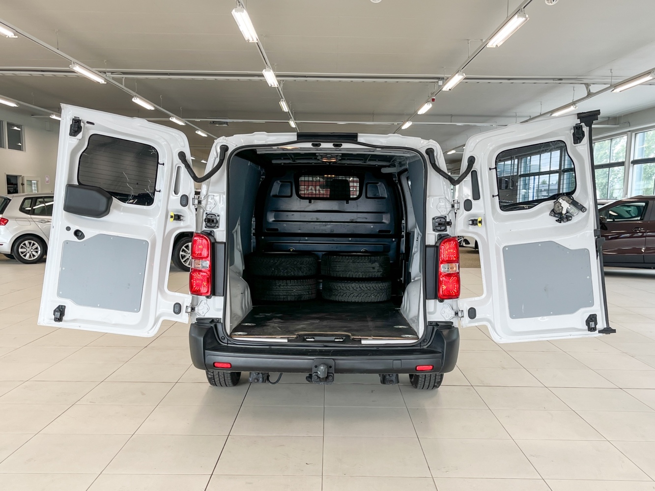Opel Vivaro vaihtoauto