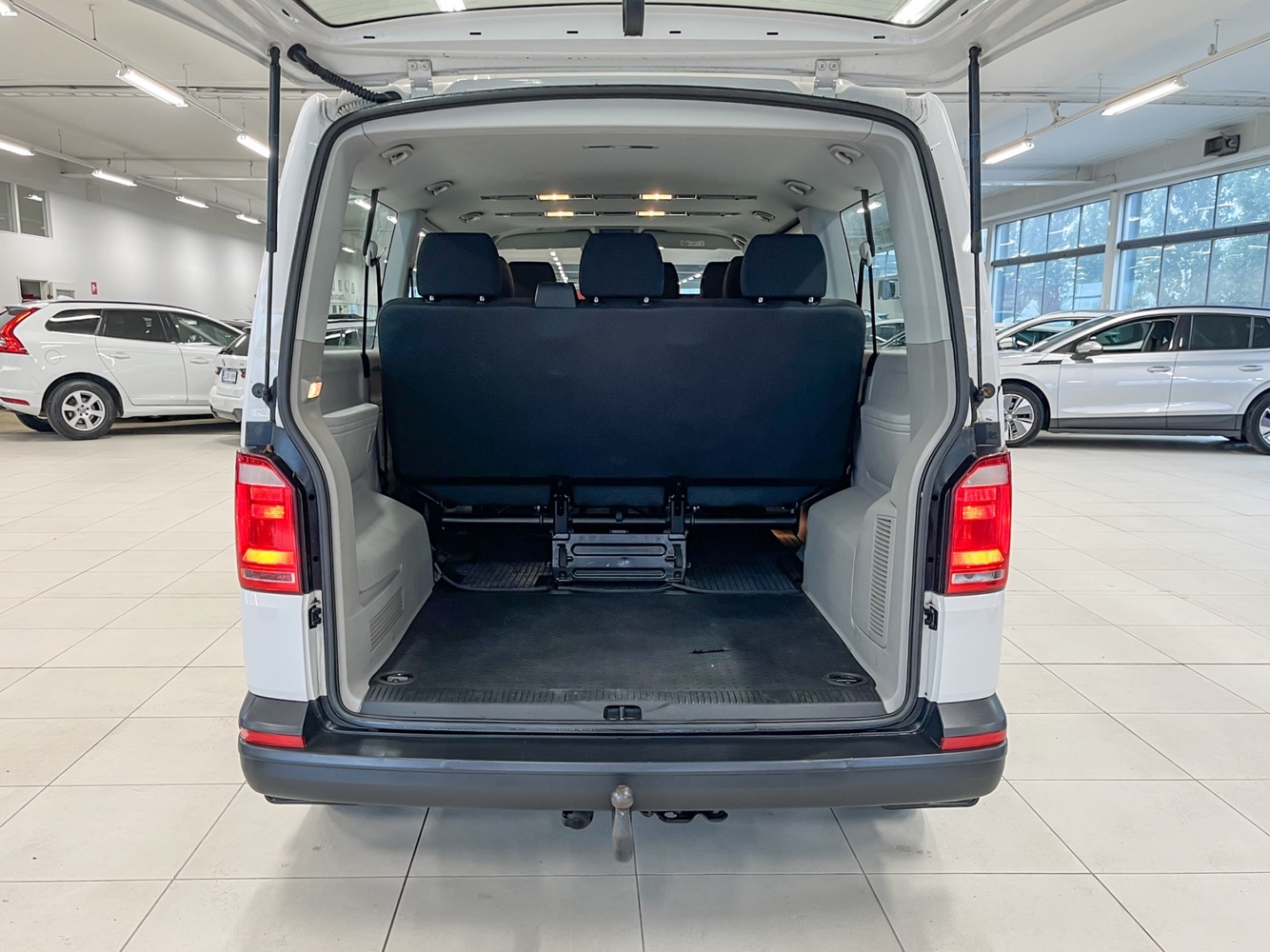 Volkswagen Caravelle vaihtoauto
