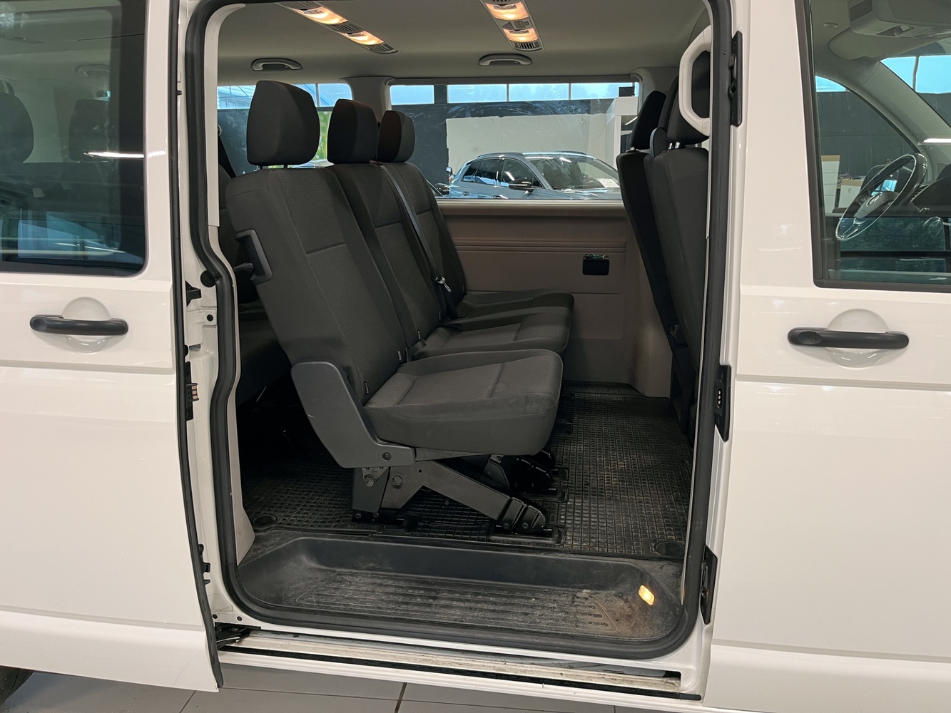 Volkswagen Caravelle vaihtoauto