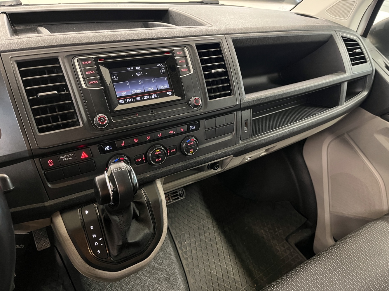 Volkswagen Caravelle vaihtoauto