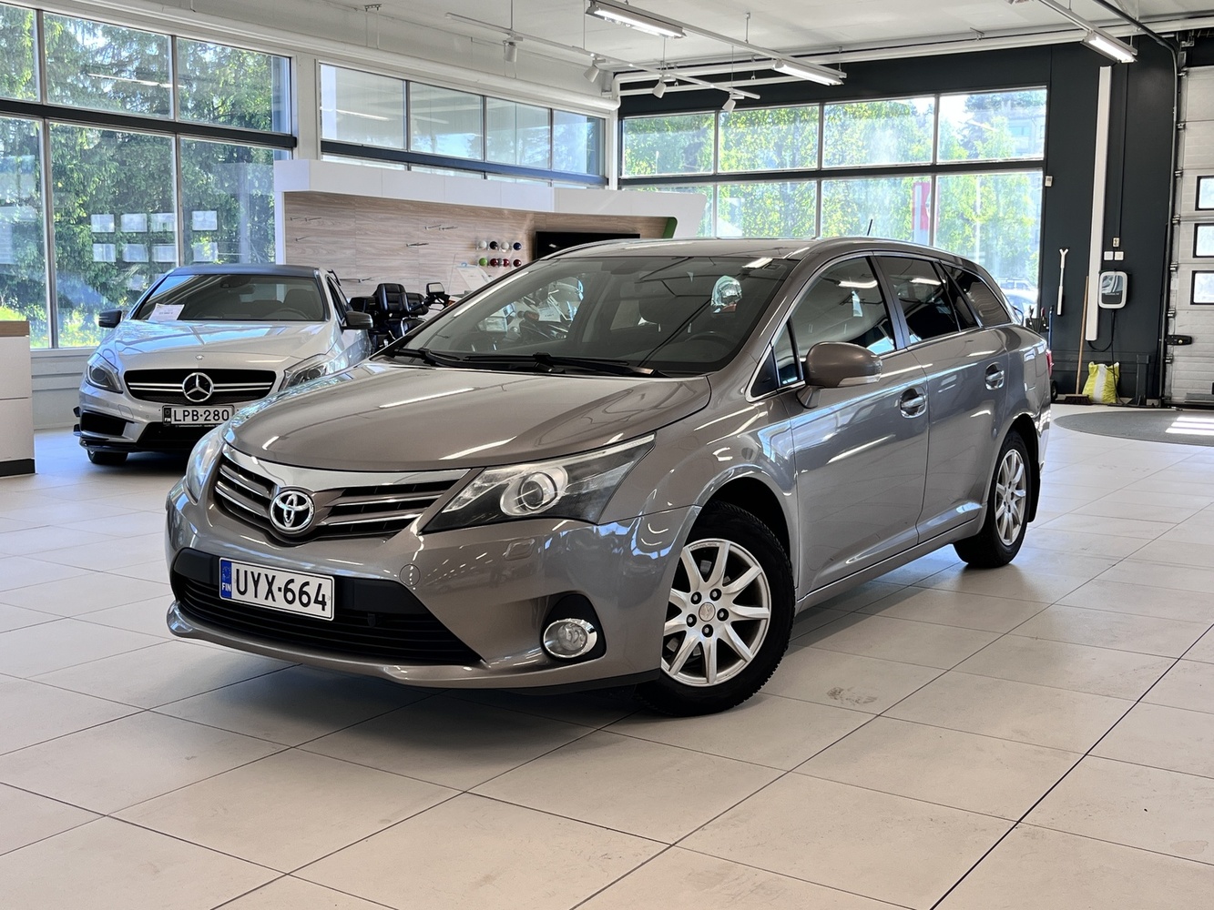 Toyota Avensis vaihtoauto