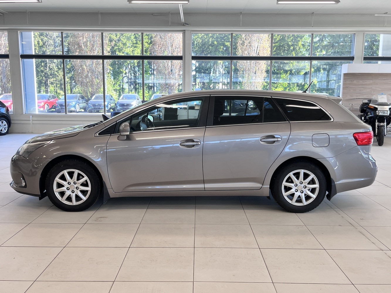 Toyota Avensis vaihtoauto