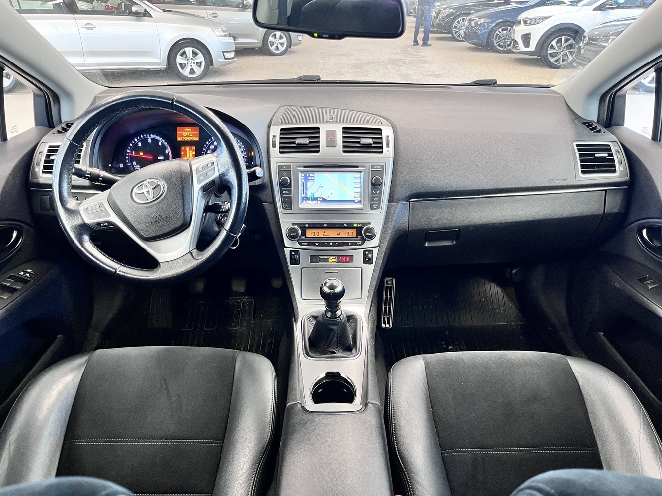 Toyota Avensis vaihtoauto