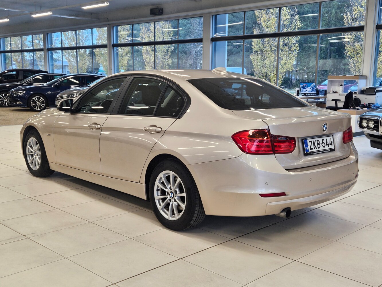 BMW 320 vaihtoauto