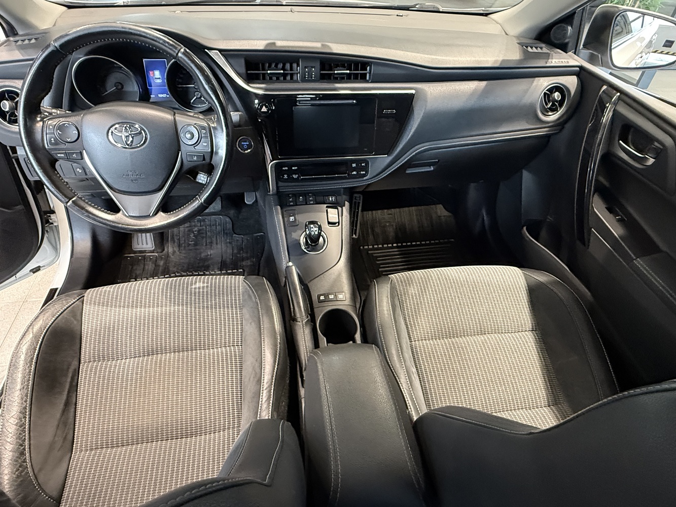 Toyota Auris vaihtoauto