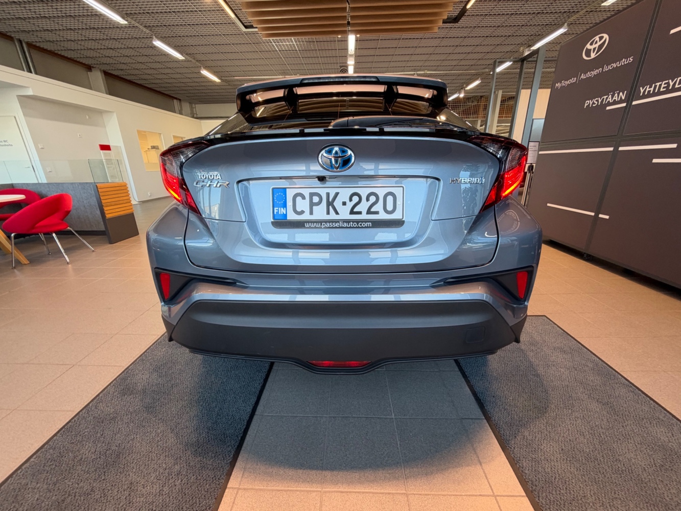 Toyota C-HR vaihtoauto