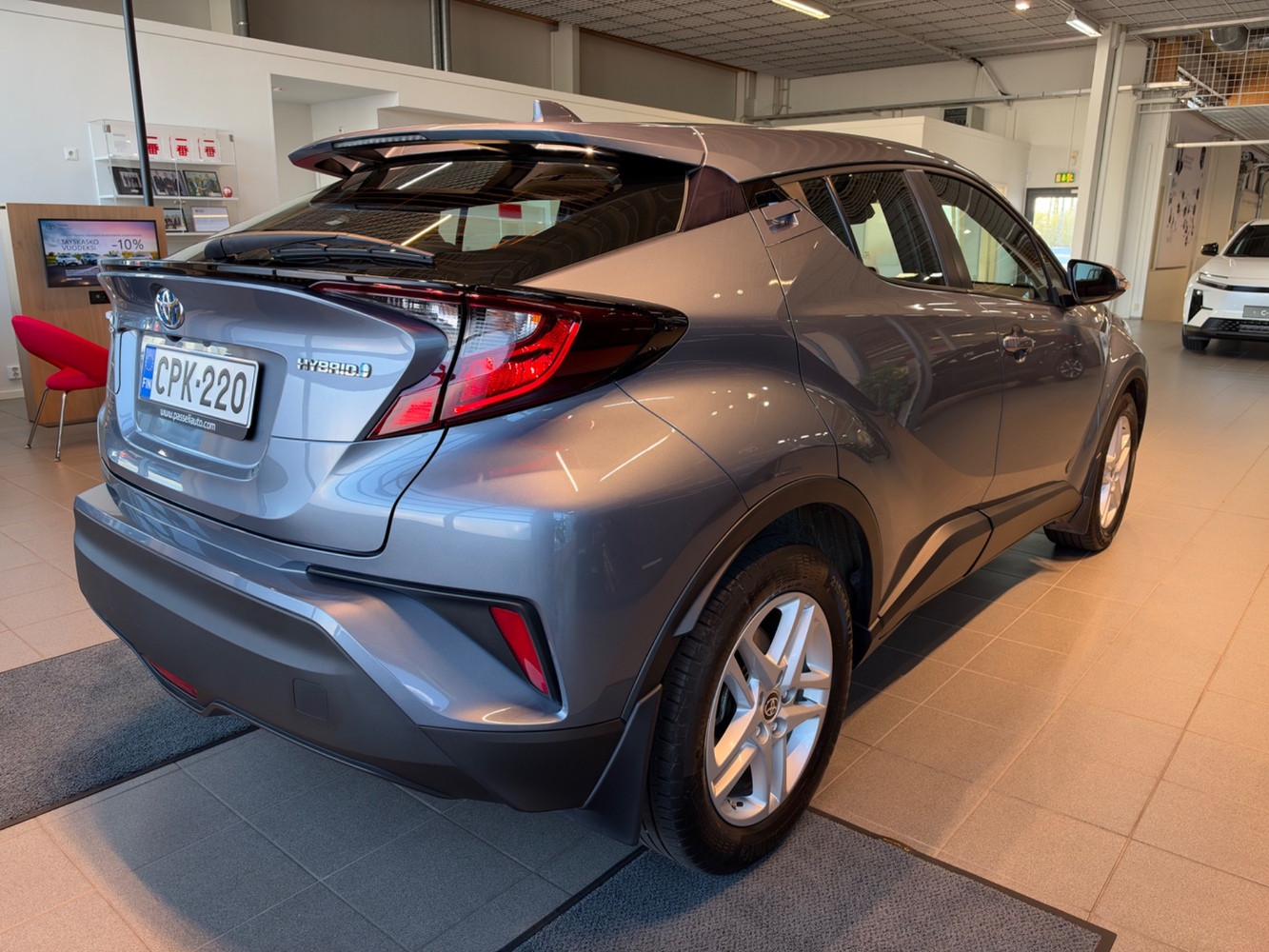 Toyota C-HR vaihtoauto