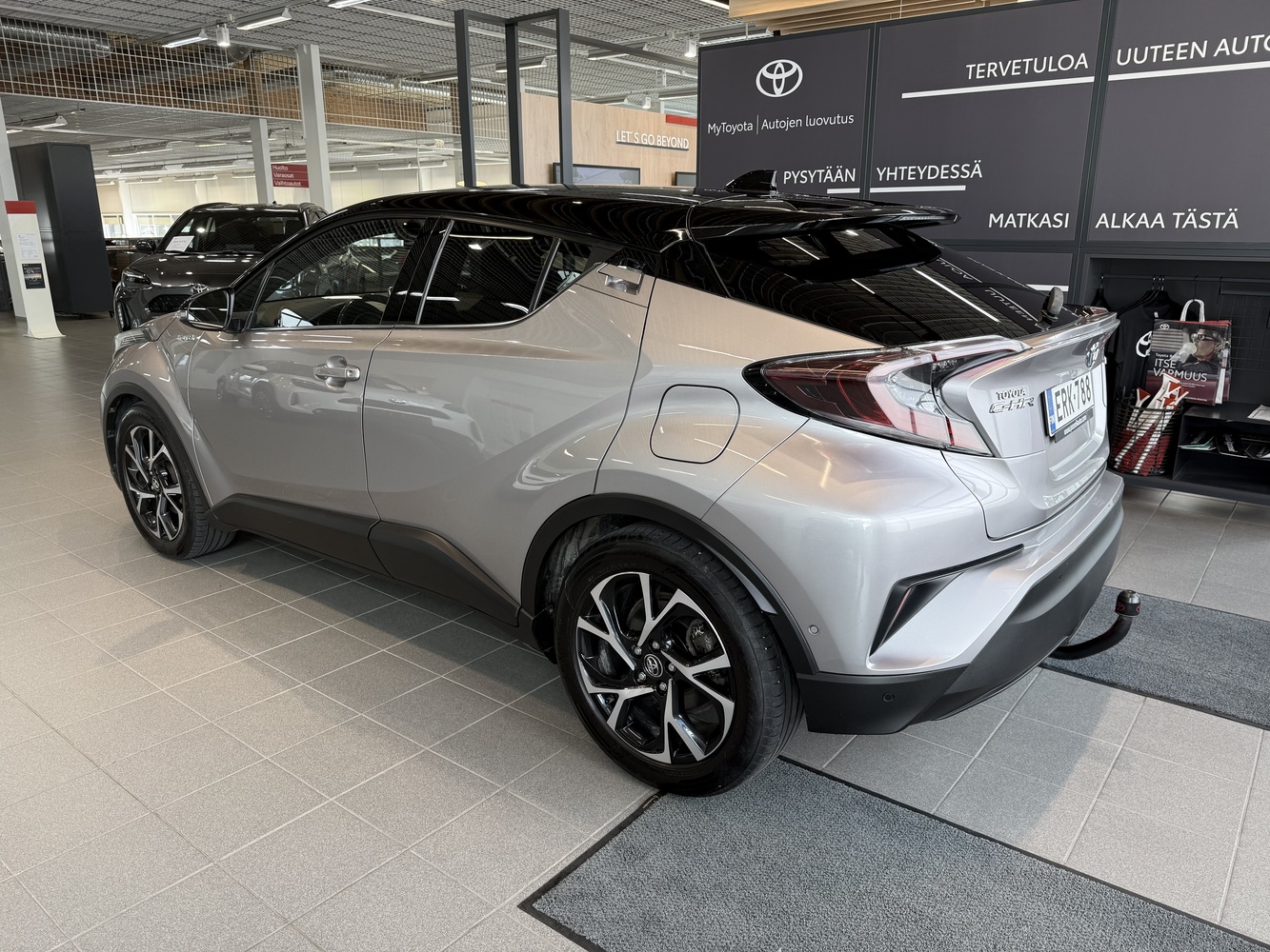 Toyota C-HR vaihtoauto