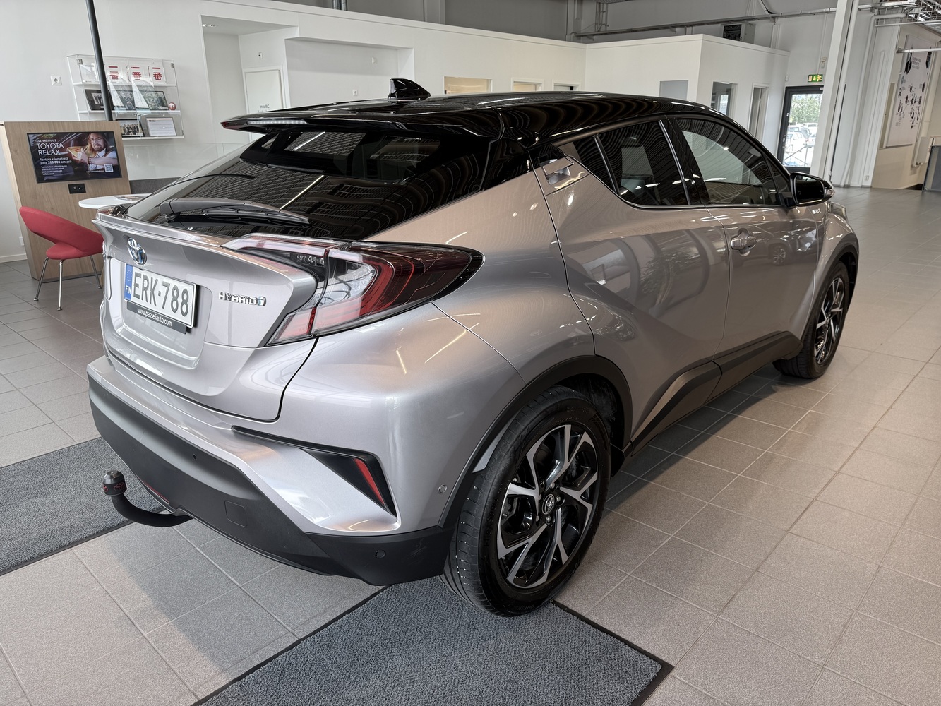 Toyota C-HR vaihtoauto