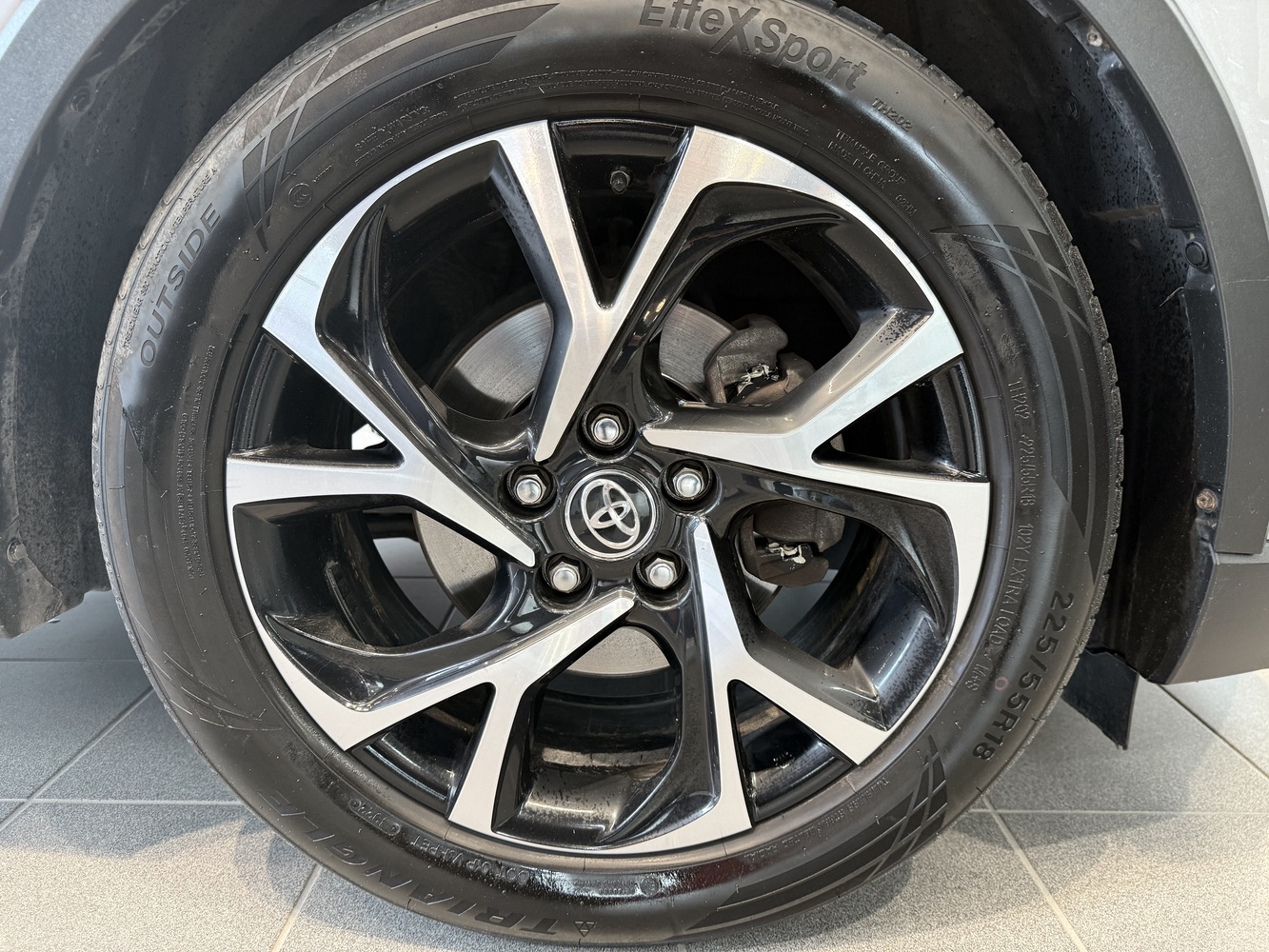 Toyota C-HR vaihtoauto