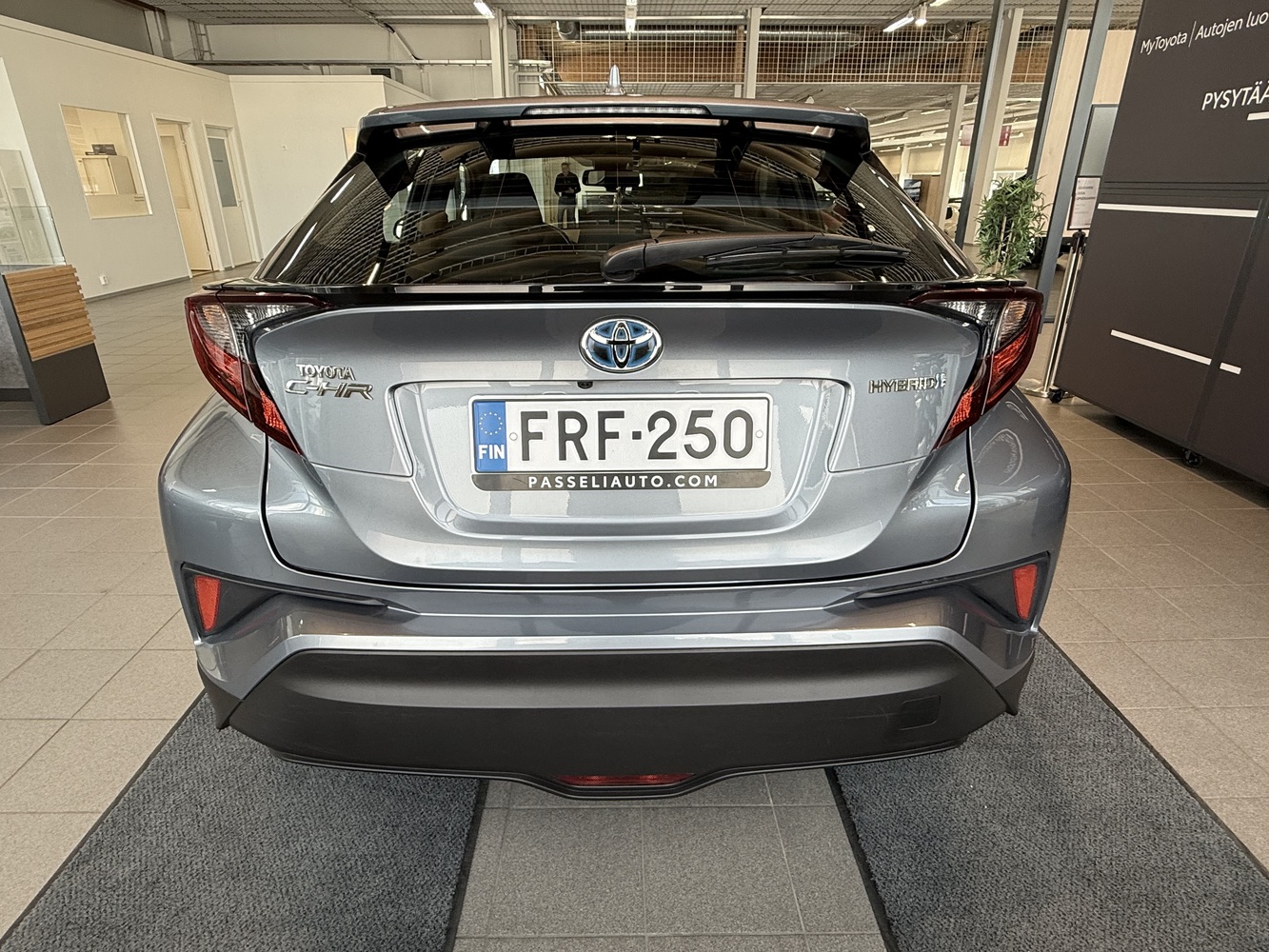 Toyota C-HR vaihtoauto