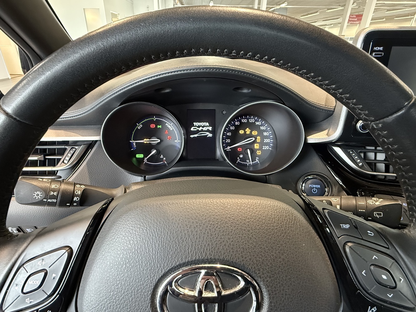 Toyota C-HR vaihtoauto