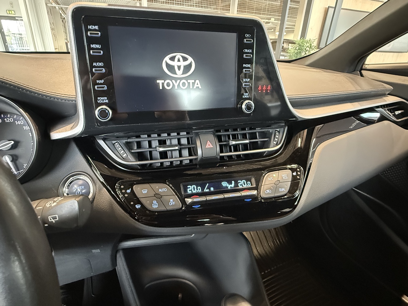 Toyota C-HR vaihtoauto
