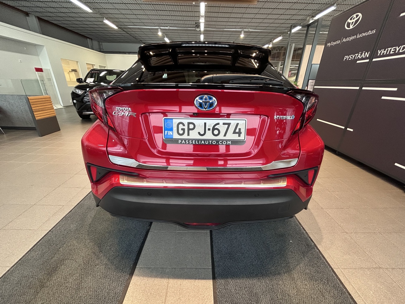 Toyota C-HR vaihtoauto