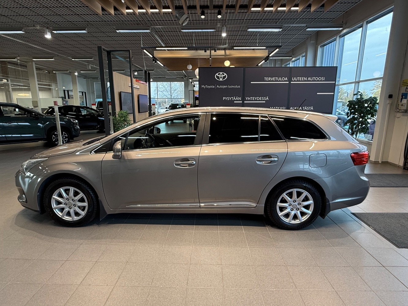Toyota Avensis vaihtoauto