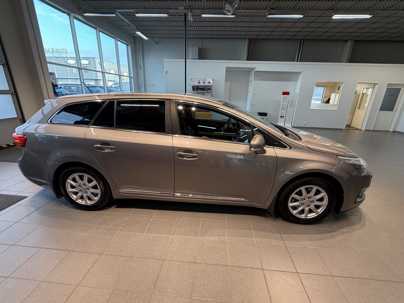 Toyota Avensis vaihtoauto