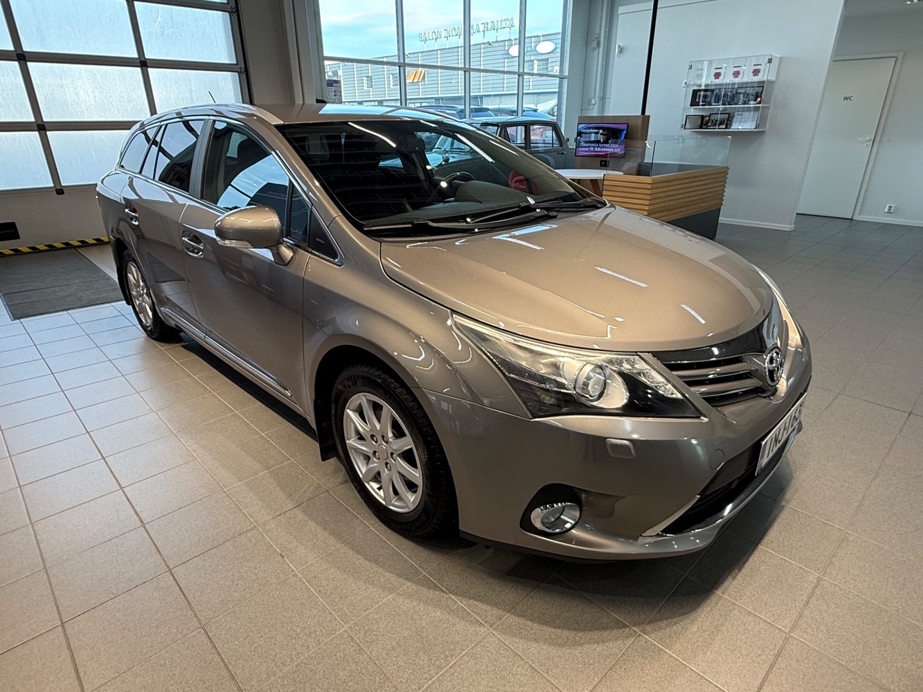 Toyota Avensis vaihtoauto