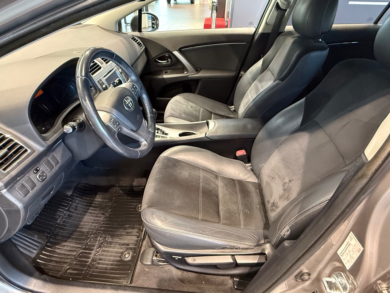 Toyota Avensis vaihtoauto