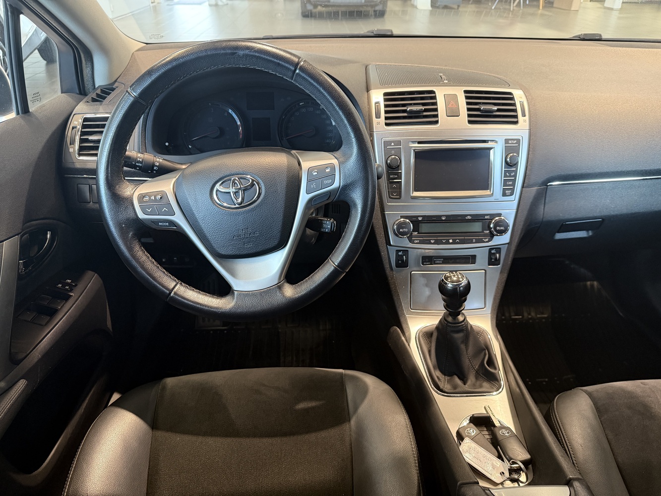 Toyota Avensis vaihtoauto