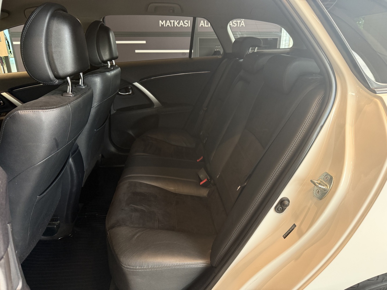 Toyota Avensis vaihtoauto