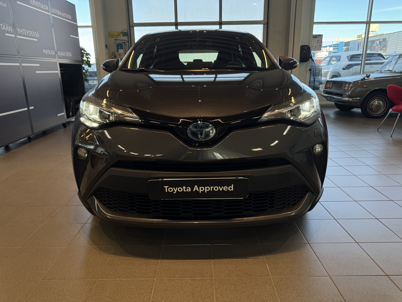 Toyota C-HR vaihtoauto