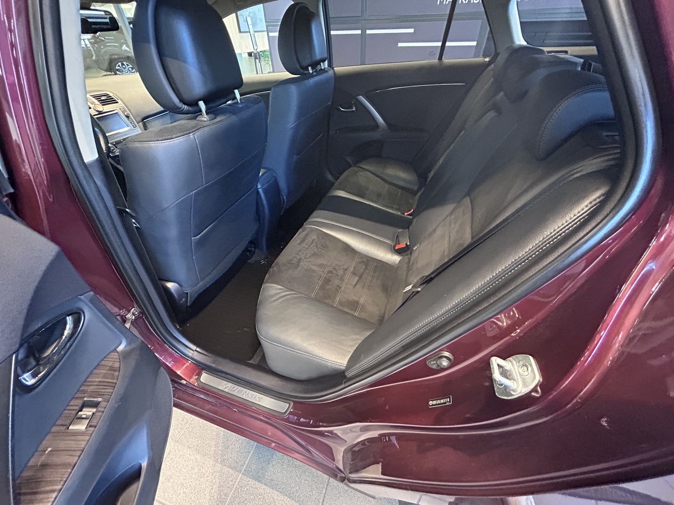 Toyota Avensis vaihtoauto