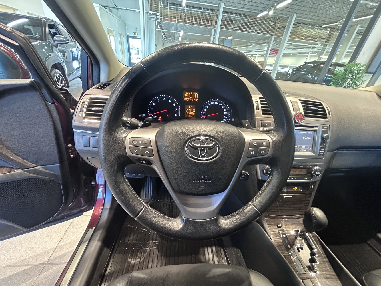 Toyota Avensis vaihtoauto