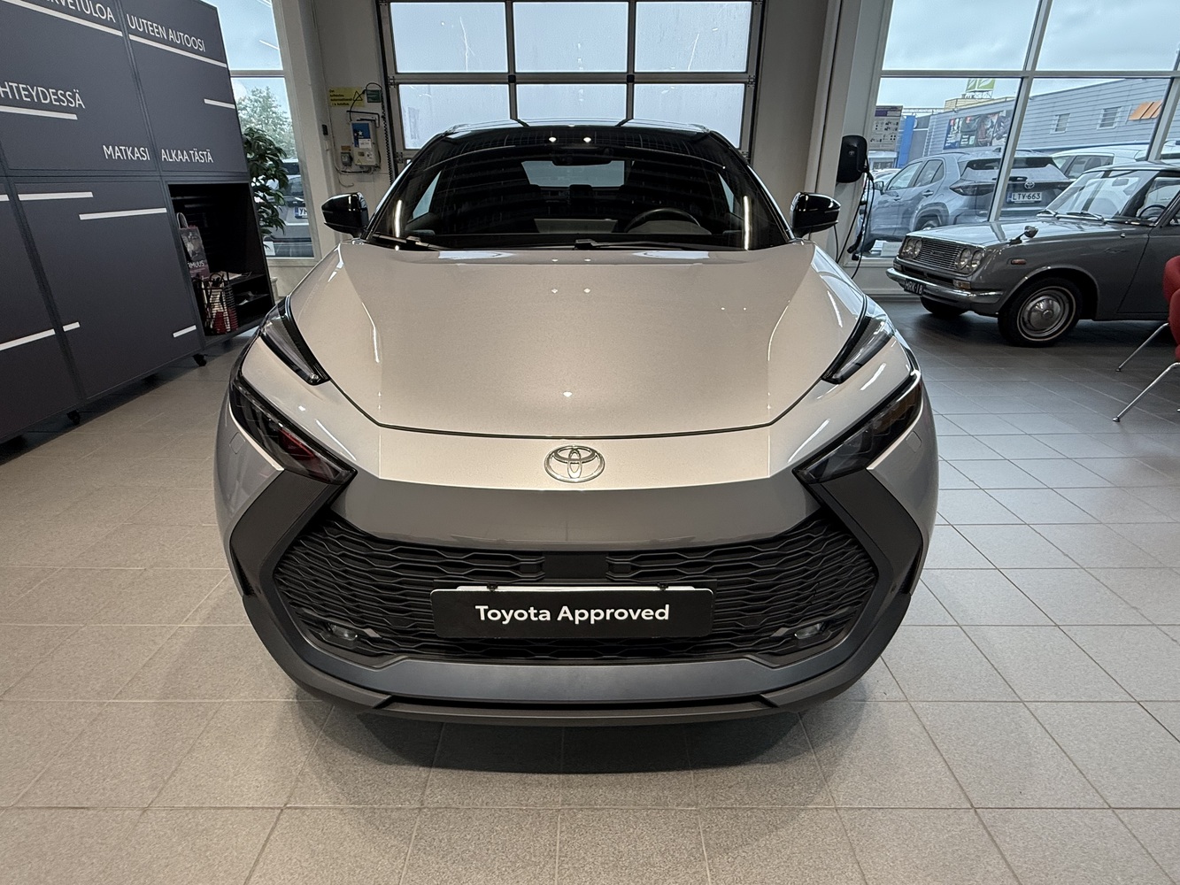 Toyota C-HR vaihtoauto