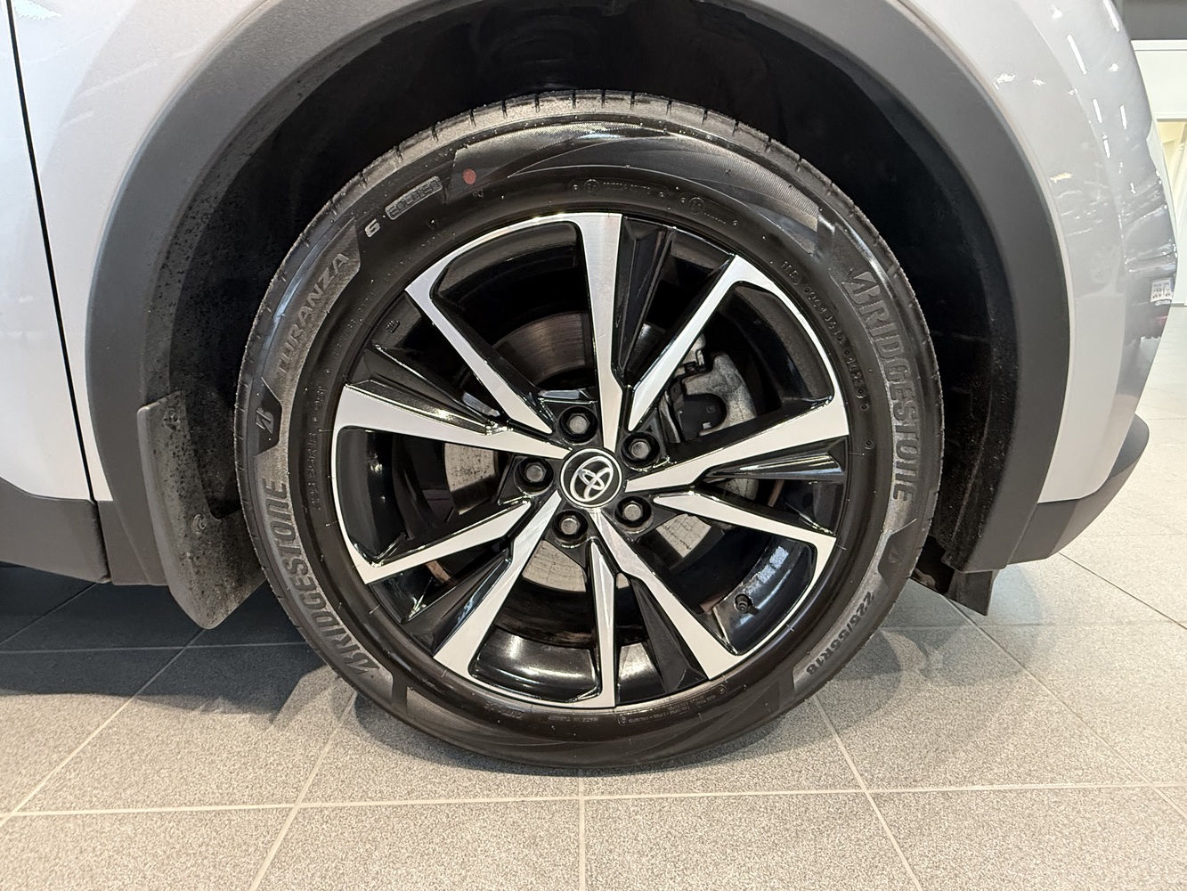 Toyota C-HR vaihtoauto