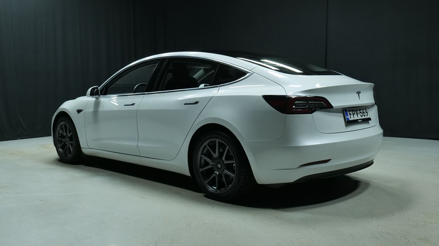 Tesla Model 3 vaihtoauto