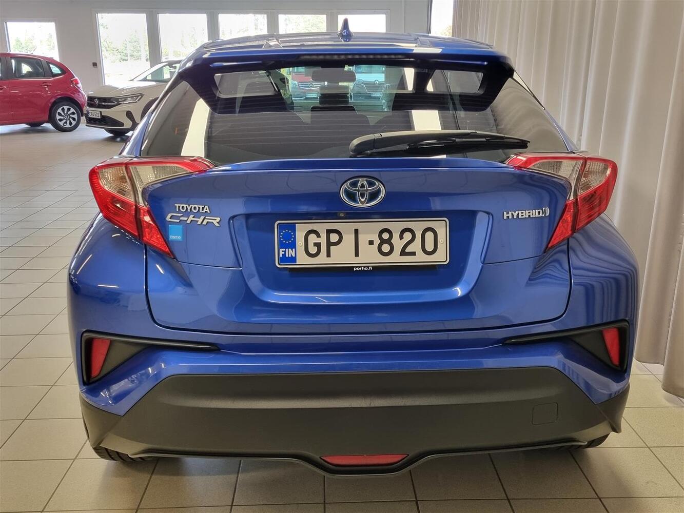 Toyota C-HR vaihtoauto