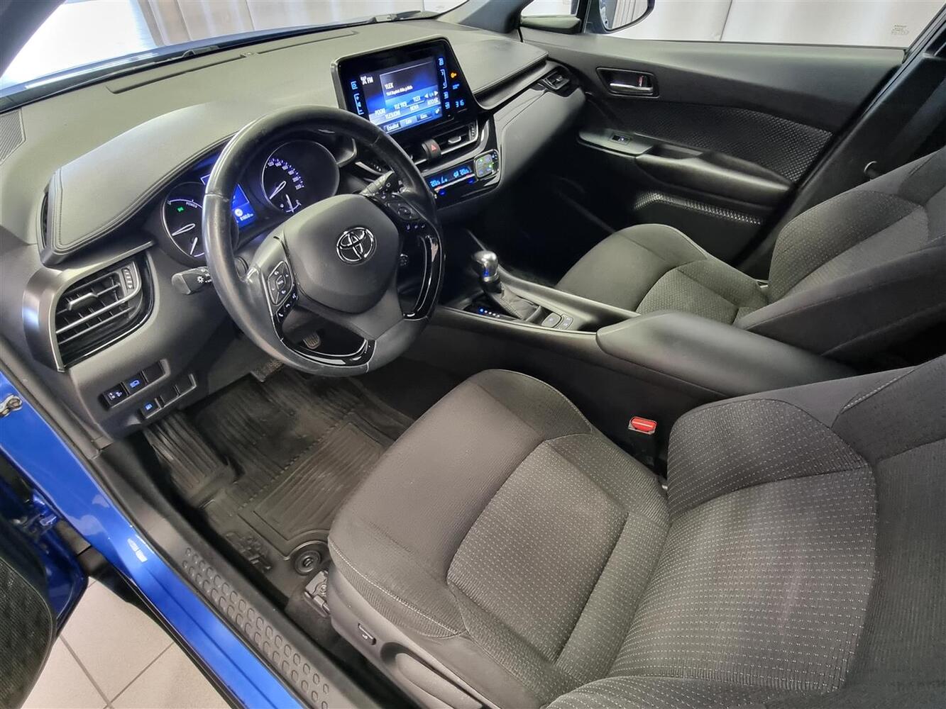 Toyota C-HR vaihtoauto