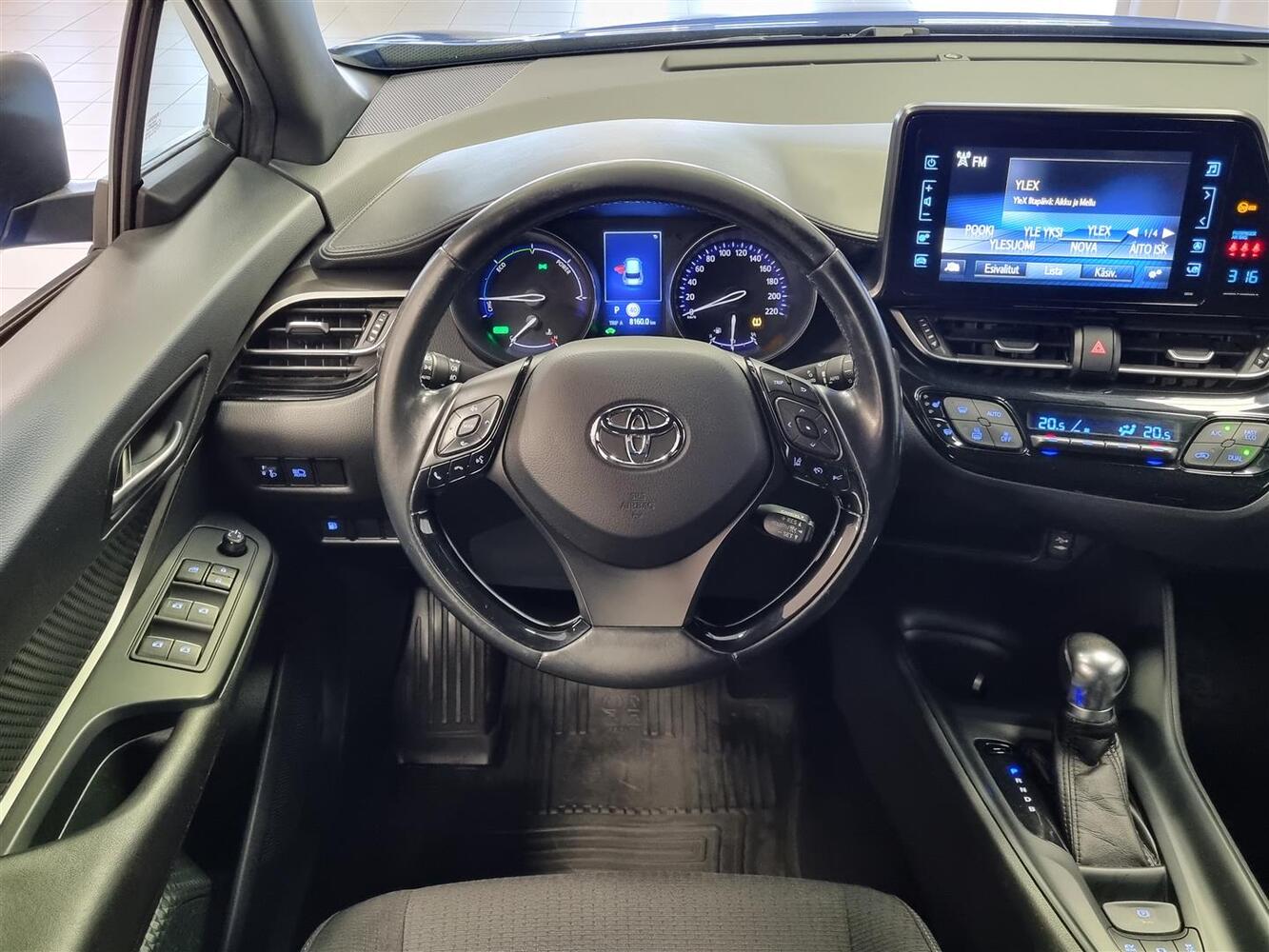 Toyota C-HR vaihtoauto