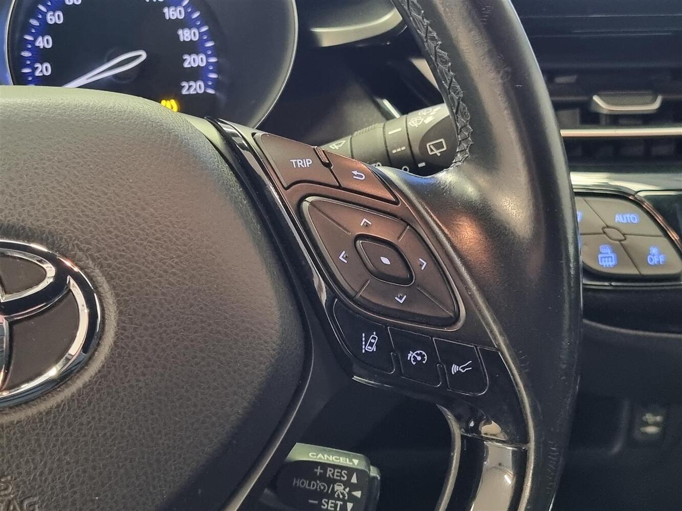 Toyota C-HR vaihtoauto