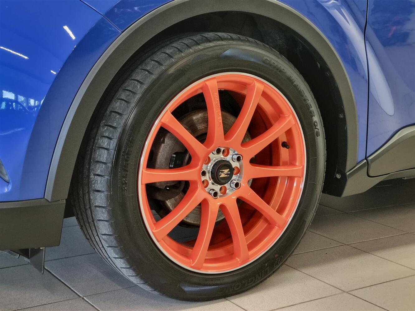Toyota C-HR vaihtoauto