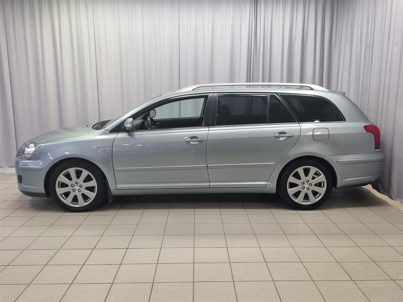 Toyota Avensis vaihtoauto