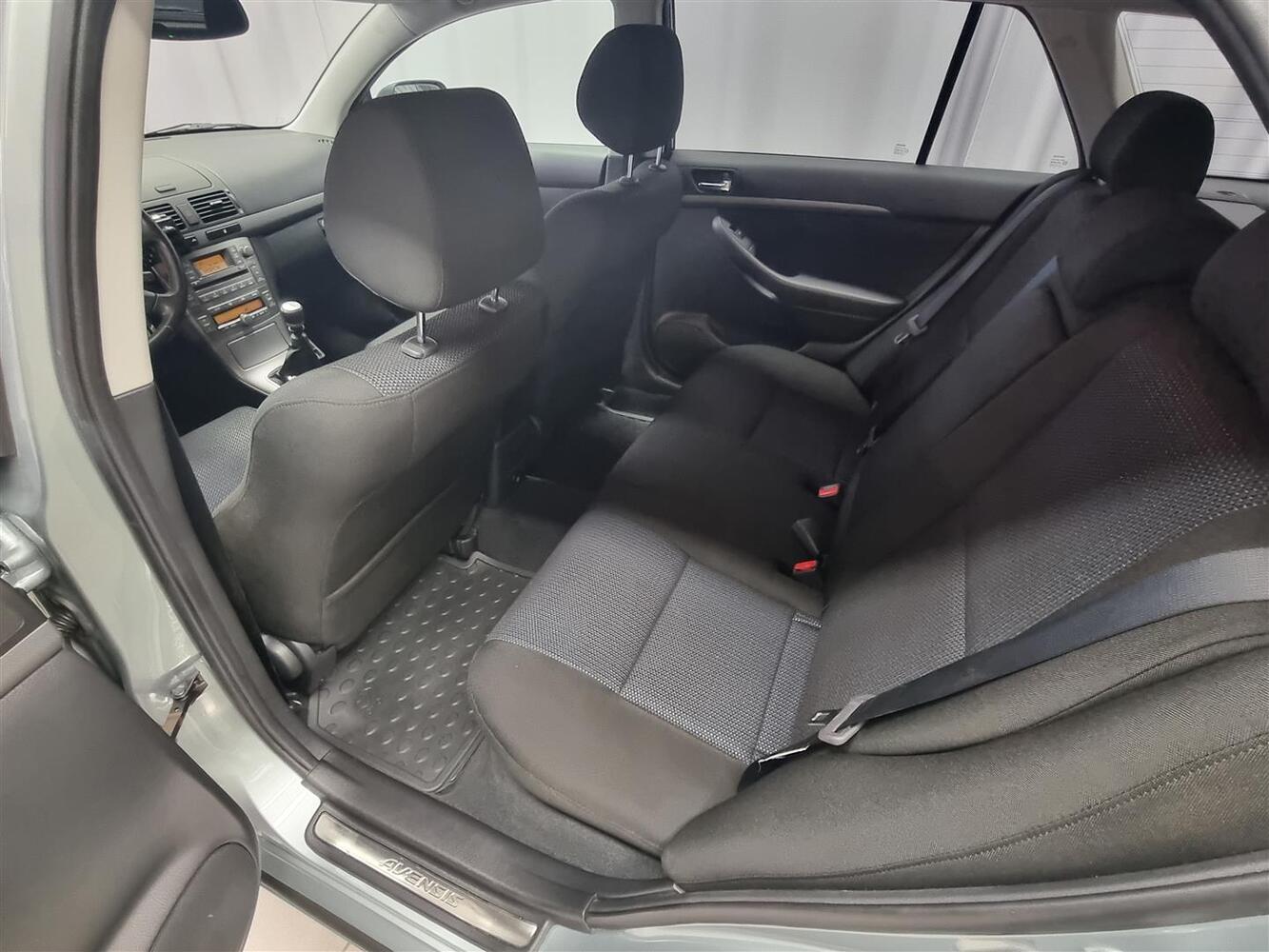 Toyota Avensis vaihtoauto