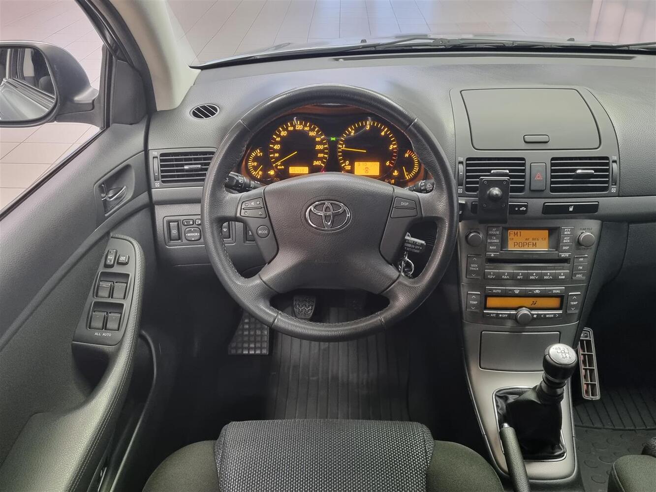 Toyota Avensis vaihtoauto