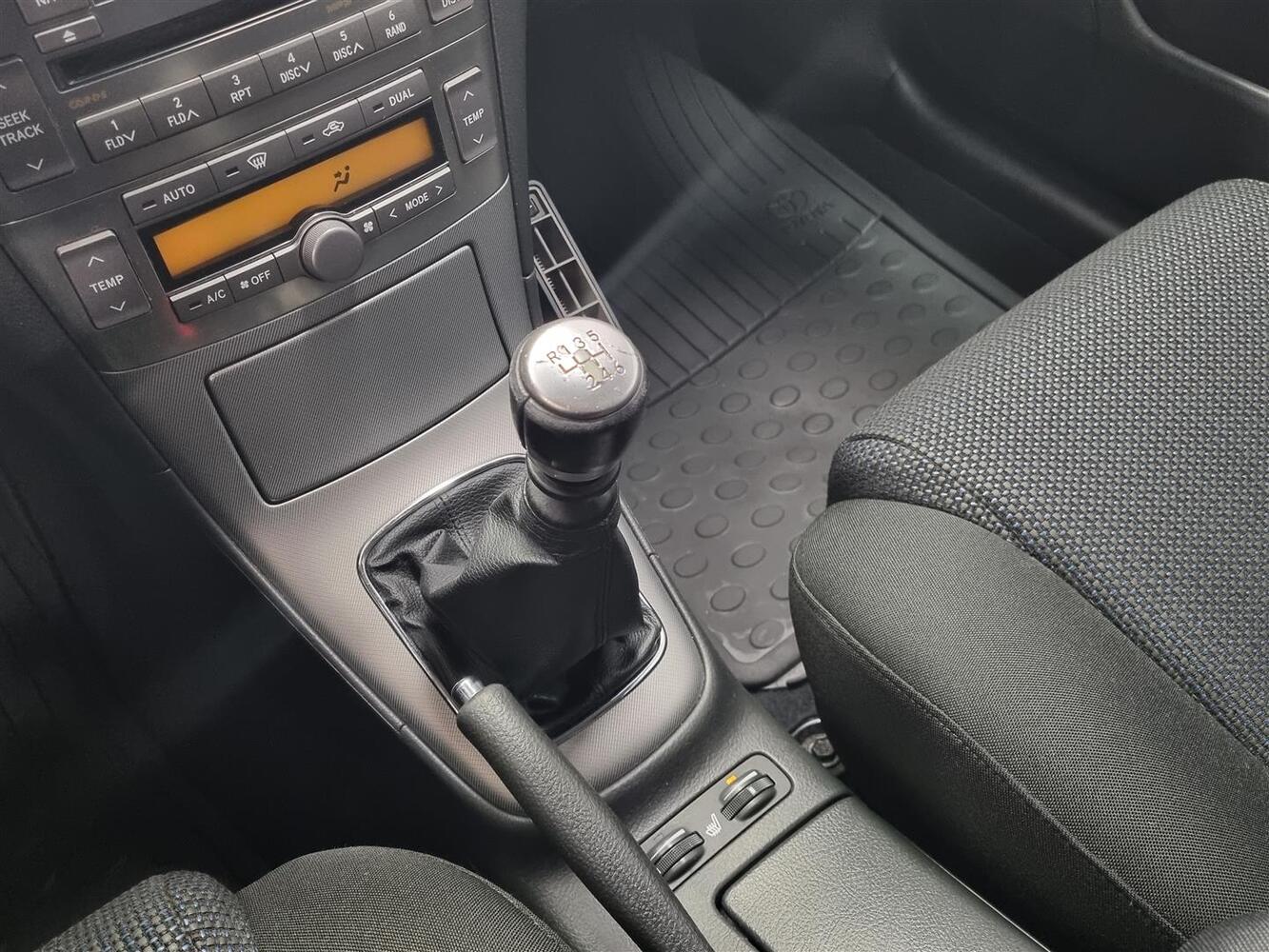 Toyota Avensis vaihtoauto