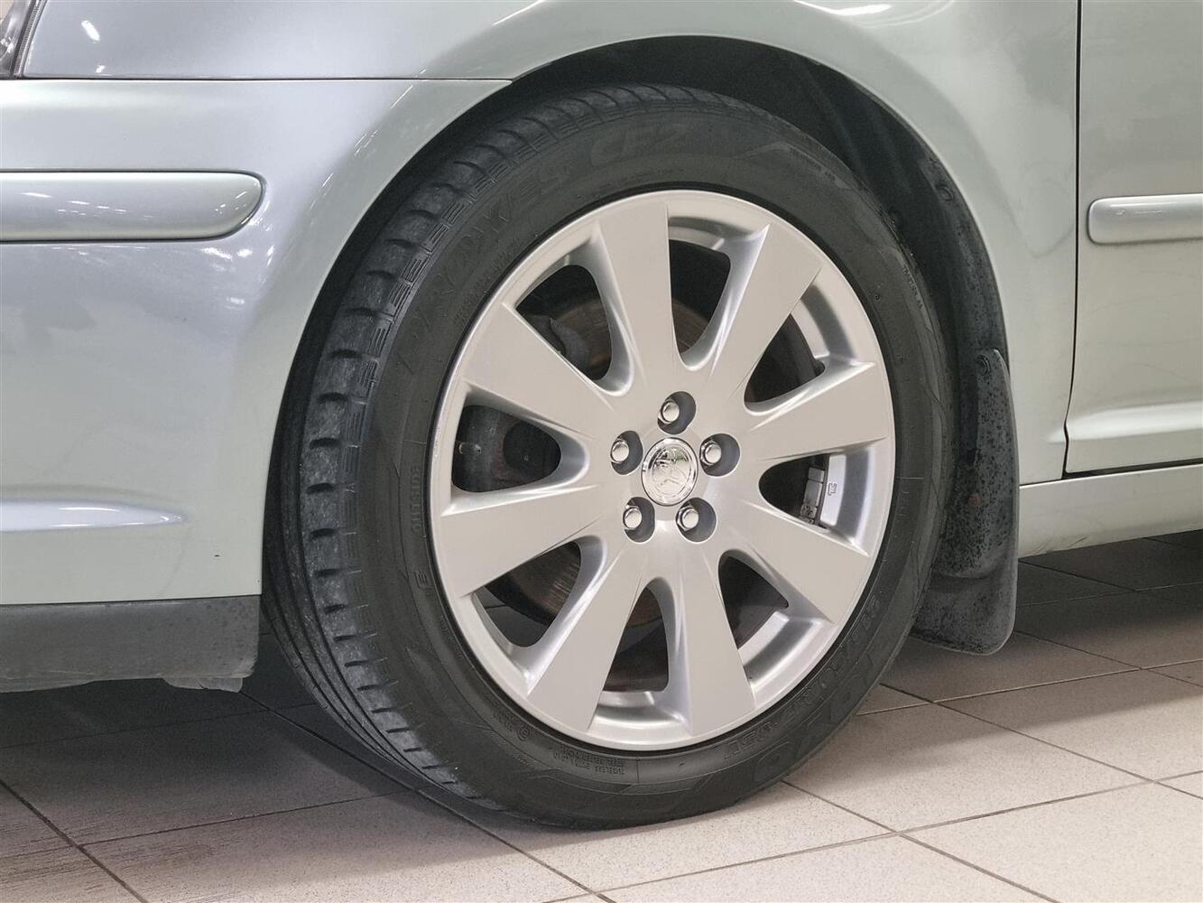 Toyota Avensis vaihtoauto